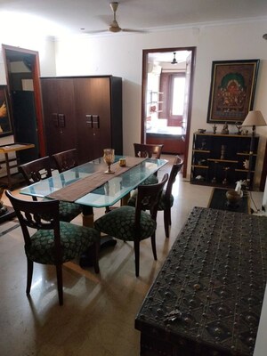 Team Area in 3 BHK Builder Floor at Jor Bagh – for Rent