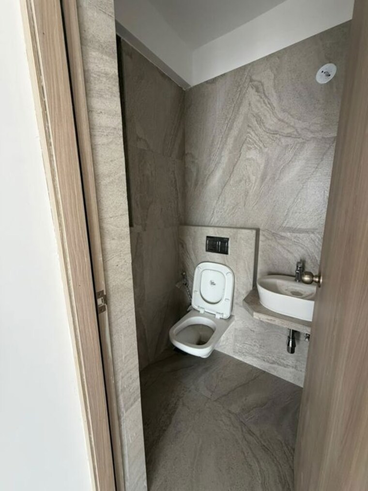 Bathroom, prescon-midtown-bay 3 Bedroom 1180 Sq.Ft. Apartment In Mahim West Mumbai 10695083