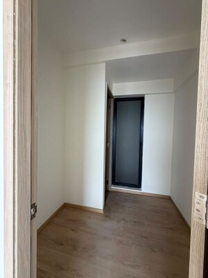 Room in 3 BHK Apartment at Prescon Midtown Bay, Mahim West – for Sale