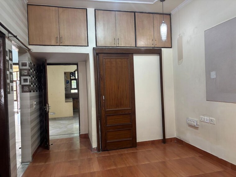 Room, sector 22 3 Bedroom 2000 Sq.Ft. Villa In Sector 22 Gurgaon 10695101