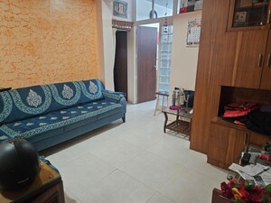 Hall in 2 BHK Apartment at Mayur Colony – for Rent