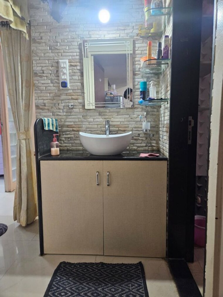 Bathroom, mayur colony 2 Bedroom 700 Sq.Ft. Apartment In Mayur Colony Pune 10695067