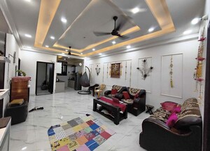 Parking in 3 BHK Builder Floor at Rajouri Garden – for Rent