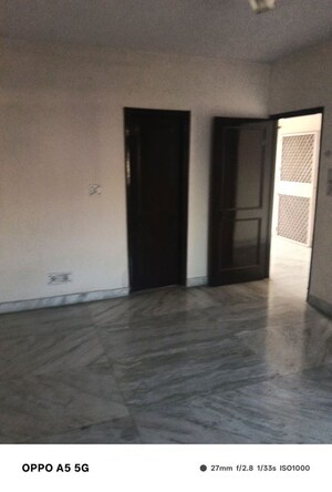 Room in 2 BHK Independent House at RWA Apartments, Sector 31 – for Rent