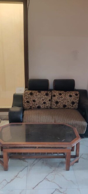 Living Room in 3 BHK Independent House at Sector 34 – for Rent