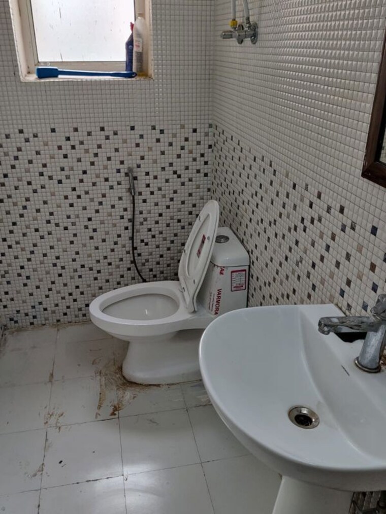 Bathroom, nilaya-greens 1 Bedroom 628 Sq.Ft. Apartment In Raj Nagar Extension Ghaziabad 10695114