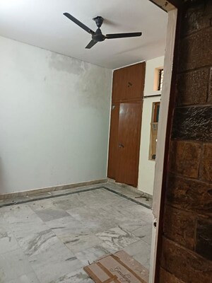 Room in 2 BHK Independent House at RWA Apartments Sector 41, Sector 41 – for Rent