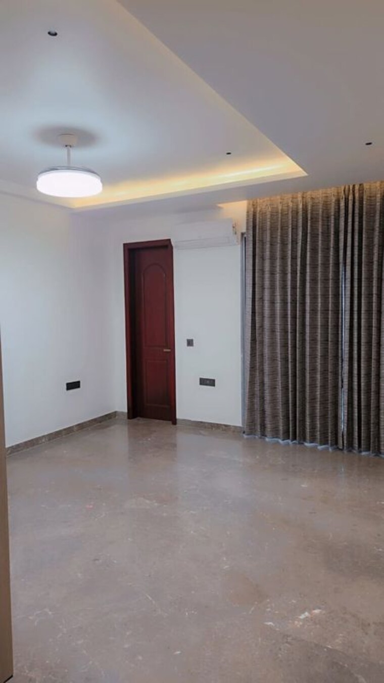 Room, rwa-apartments-sector-47 3 Bedroom 300 Sq.Mt. Independent House In Sector 47 Noida 10695145