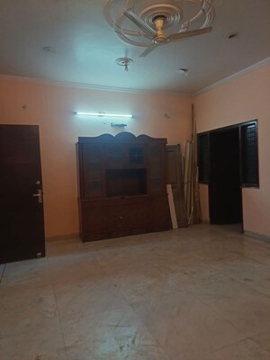 Room in 2 BHK Independent House at Sector 36 – for Rent