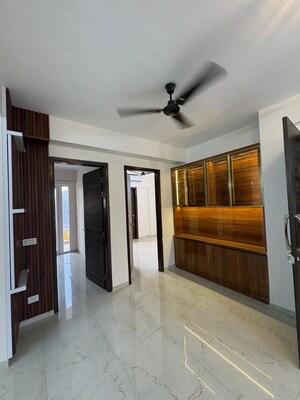Room in 2.5 BHK Apartment at Smart World Gems, Sector 89 – for Rent
