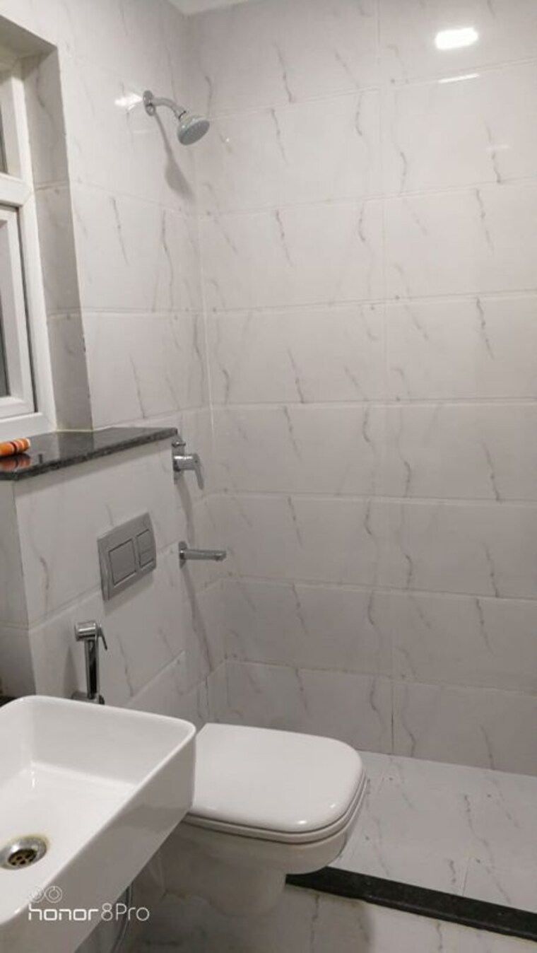 Bathroom, emaar-emerald-floors-premier 4 Bedroom 1975 Sq.Ft. Apartment In Sector 65 Gurgaon 10695144