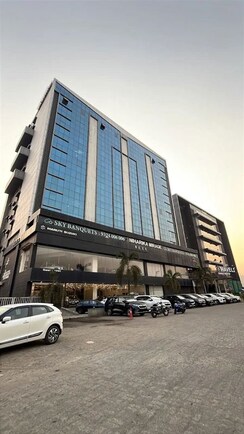 Office Space For Rent in Juhi Niharika Mirage