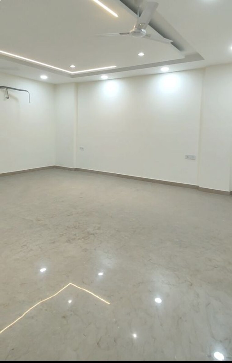 Room, naraina 3 Bedroom 200 Sq.Yd. Builder Floor In Naraina Delhi 10695196