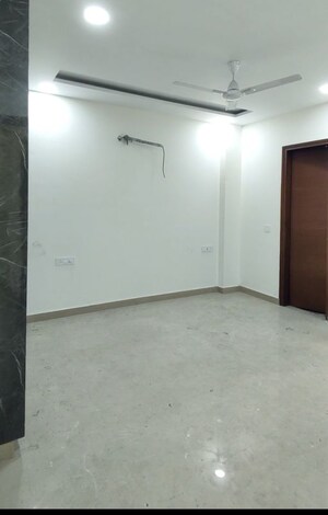 Room in 3 BHK Builder Floor at Naraina – for Rent