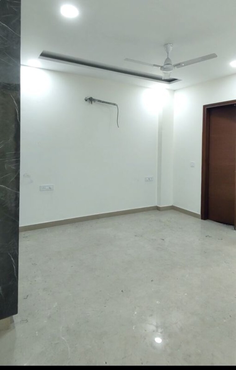 Room, naraina 3 Bedroom 200 Sq.Yd. Builder Floor In Naraina Delhi 10695196