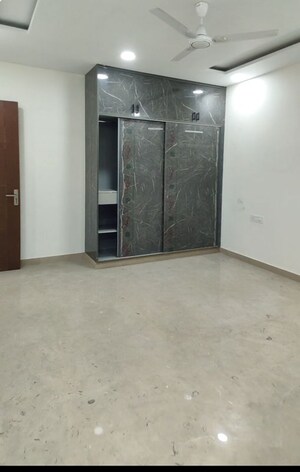 Room in 3 BHK Builder Floor at Naraina – for Rent