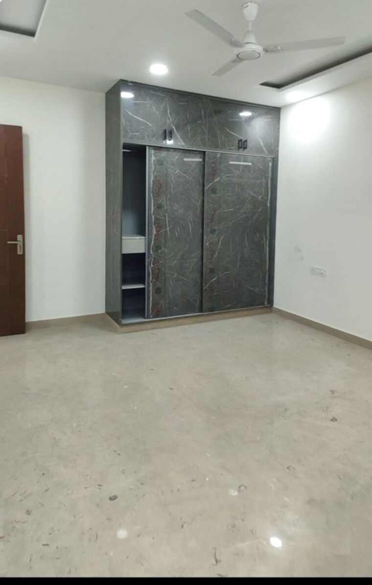 Room, naraina 3 Bedroom 200 Sq.Yd. Builder Floor In Naraina Delhi 10695196