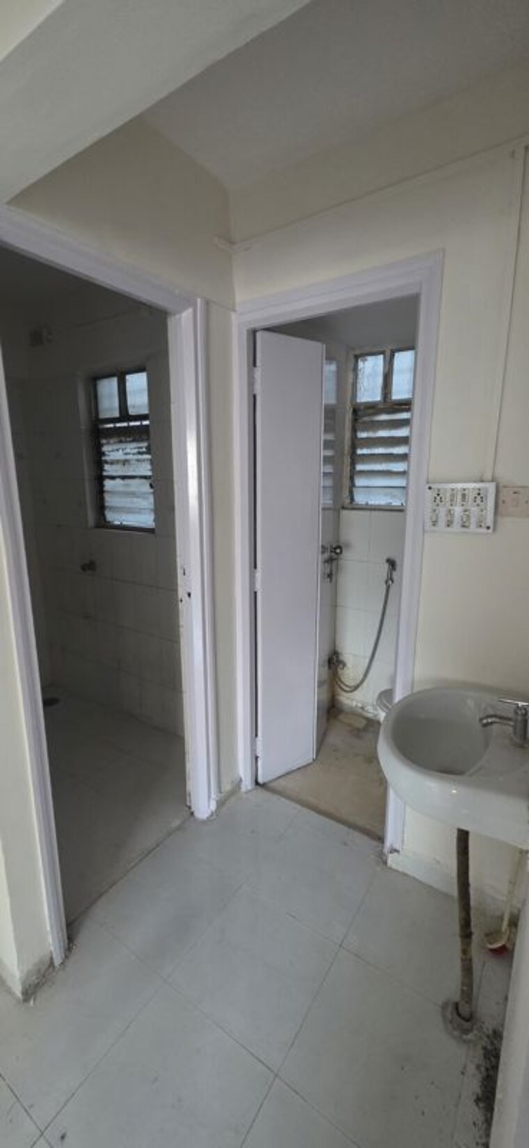 Bathroom, rajyog-society 2 Bedroom 921 Sq.Ft. Apartment In Sinhagad Road Pune 10695211
