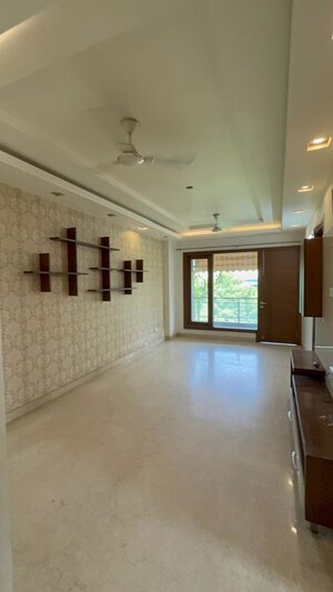 Room in 3 BHK Builder Floor at Chittaranjan Park – for Rent
