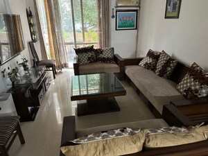 Bedroom in 3 BHK Apartment at DLF The Wellington Estate, Dlf Phase V – for Rent