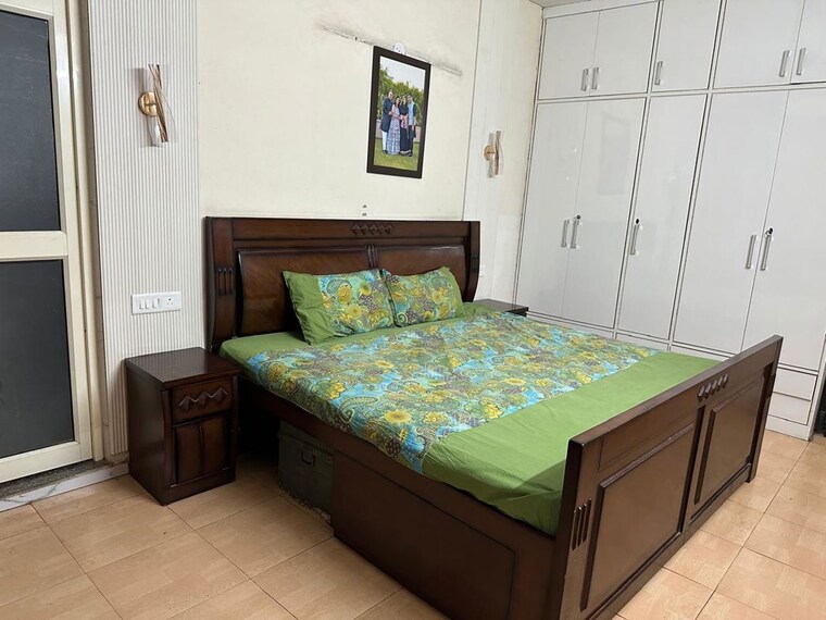 Bedroom, dlf-the-wellington-estate 3 Bedroom 1396 Sq.Ft. Apartment In Dlf Phase V Gurgaon 10695220