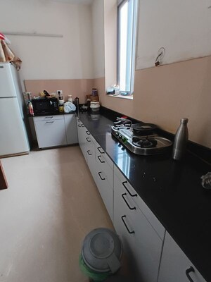 Team Area in 2 BHK Apartment at Kalpataru Paramount, Kapur Bawdi – for Rent