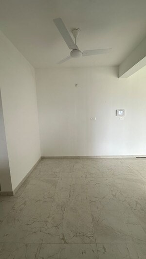 Room in 3 BHK Apartment at Shamraj Trident, Dhankawadi – for Rent