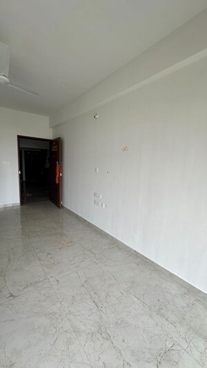 Room in 3 BHK Apartment at Shamraj Trident, Dhankawadi – for Rent