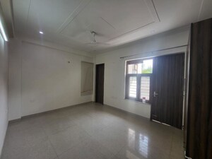 Room in 3 BHK Builder Floor at Sector 23 – for Rent