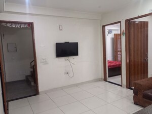 Room in 3 BHK Builder Floor at Sector 52 – for Rent