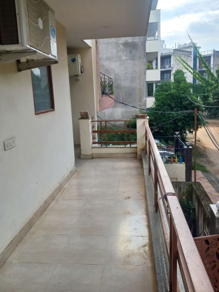 Balcony, sector 52 3 Bedroom 1800 Sq.Ft. Builder Floor In Sector 52 Gurgaon 10695284