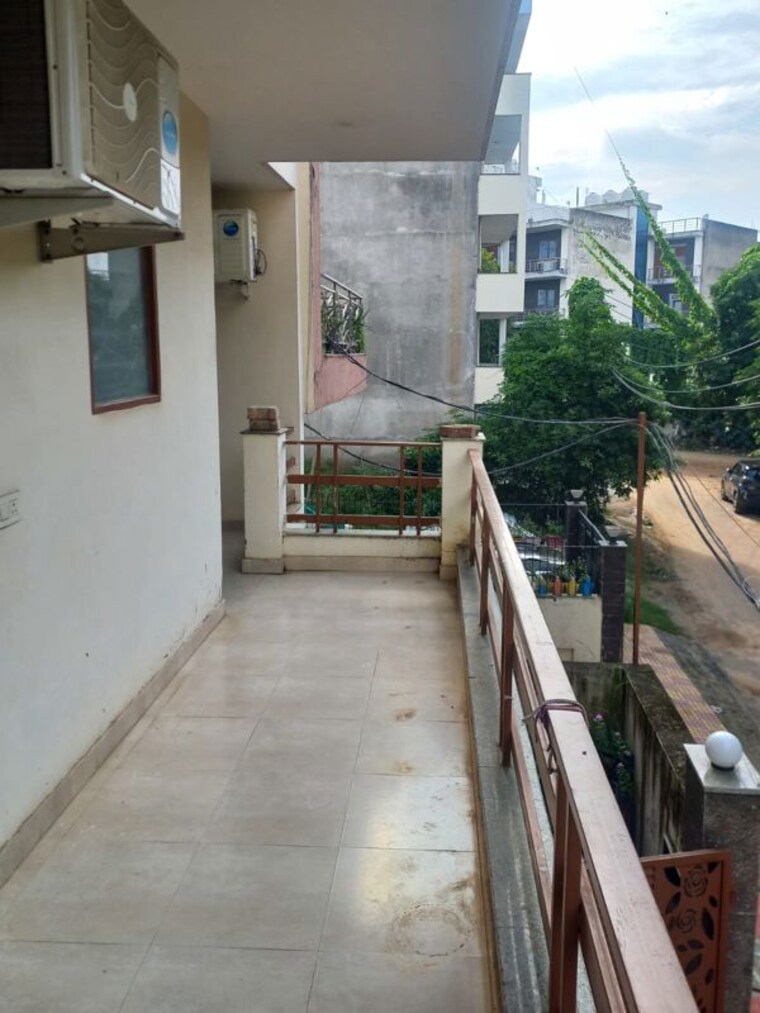 Balcony, sector 52 3 Bedroom 1800 Sq.Ft. Builder Floor In Sector 52 Gurgaon 10695284