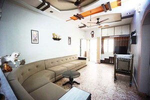 Team Area in 3 BHK Apartment at Kankaria – for Sale