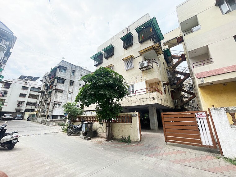 Exterior View, kankaria 3 Bedroom 98 Sq.Yd. Apartment In Kankaria Ahmedabad 10695300