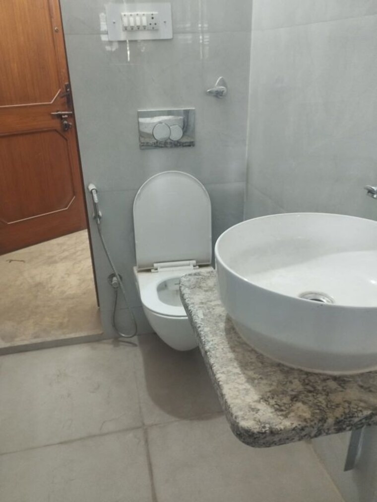 Bathroom, sector 72 1 RK 350 Sq.Ft. Independent House In Sector 72 Noida 10695289