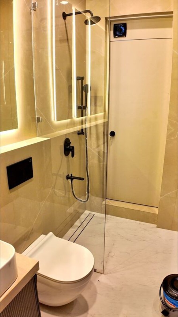 Washroom, khar west 3 Bedroom 2500 Sq.Ft. Apartment In Khar West Mumbai 10695292
