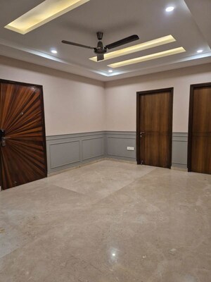 Room in 3 BHK Builder Floor at Sector 22 – for Rent