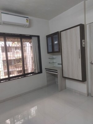 Room in 1 BHK Apartment at Anita Nagar Chs, Kandivali East – for Rent