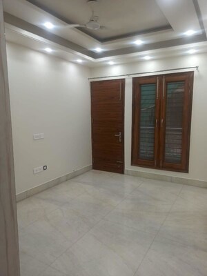 Room in 3 BHK Builder Floor at Sector 23 – for Rent