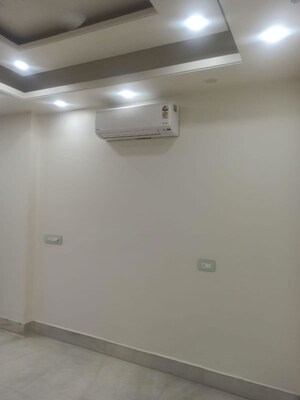 Room in 3 BHK Builder Floor at Sector 23 – for Rent