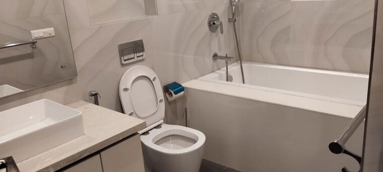 Bathroom, safdarjung enclave 4 Bedroom 300 Sq.Ft. Builder Floor In Safdarjung Enclave Delhi 10695335