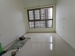 Room in 2 BHK Apartment at Kalpataru Paramount, Kapur Bawdi – for Rent
