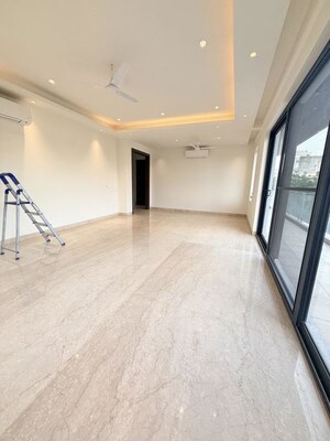 Room in 3 BHK Builder Floor at Sector 21 – for Rent