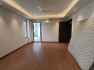 Room in 3 BHK Builder Floor at Sector 22 – for Rent