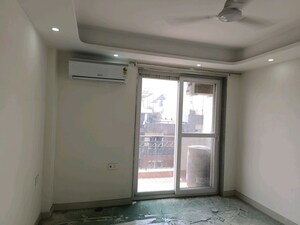 Room in 3 BHK Builder Floor at Sector 22 – for Rent