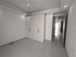 Room in 3 BHK Builder Floor at Sector 22 – for Rent