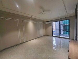 Room in 3 BHK Builder Floor at Sector 23 – for Rent