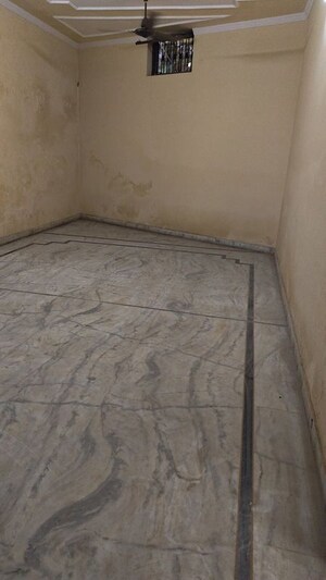 Room in 5 BHK Independent House at Patel Nagar 2 – for Sale