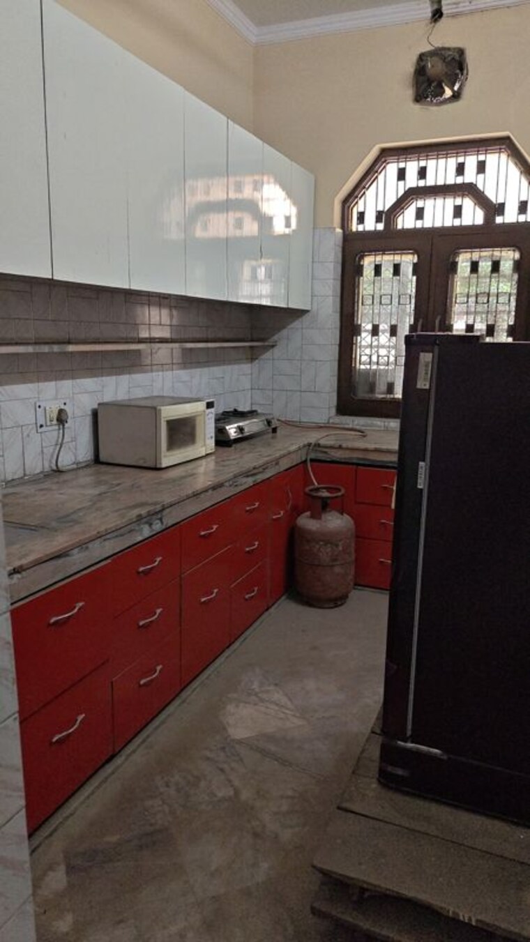 Kitchen, patel nagar 2 5 Bedroom 285 Sq.Yd. Independent House In Patel Nagar 2 Ghaziabad 10695503