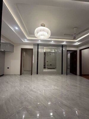 Room in 3 BHK Builder Floor at Sector 22 – for Rent